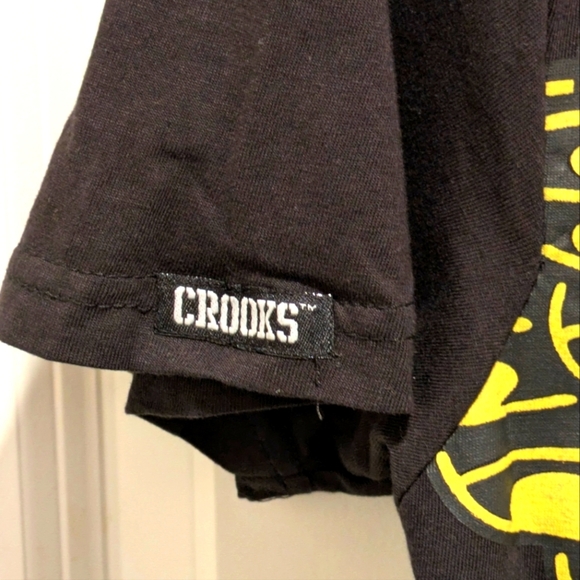 3/$30 Crooks & Castles S Split Graffiti Medusa Black Cotton Tee - Picture 2 of 5